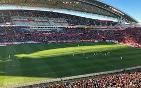 详解棒球规则中的“投手板接触”对假动作牵制的判罚